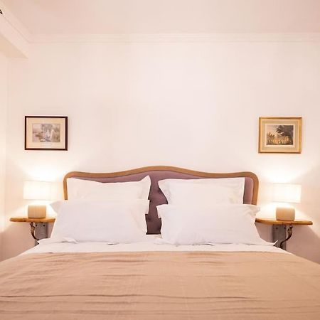 Le "Pied A Terre" - Appartement Plein Centre Avec Parking Prive Bourges Exterior photo