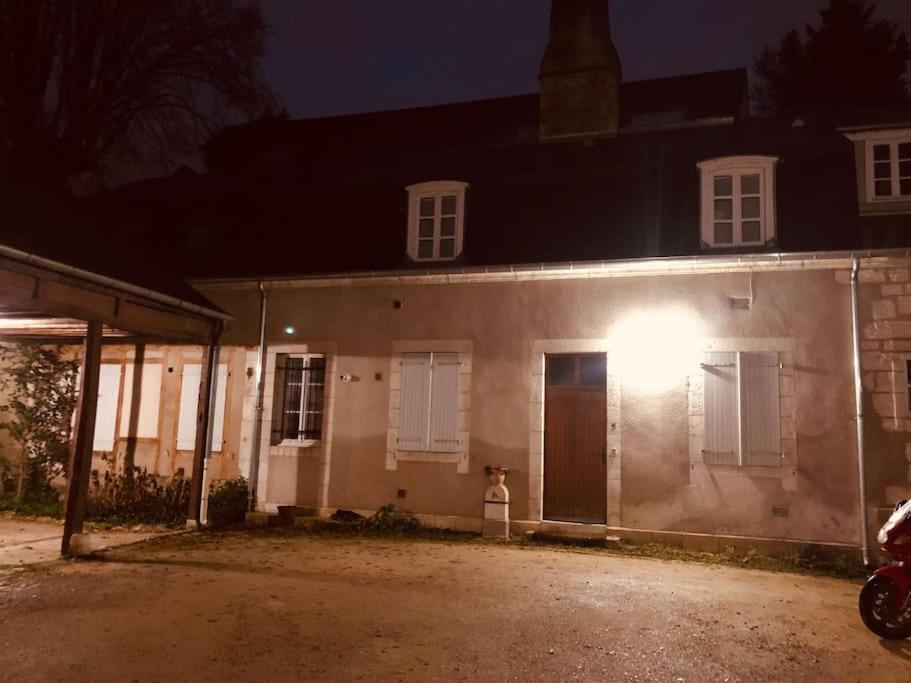 Le "Pied A Terre" - Appartement Plein Centre Avec Parking Prive Bourges Exterior photo