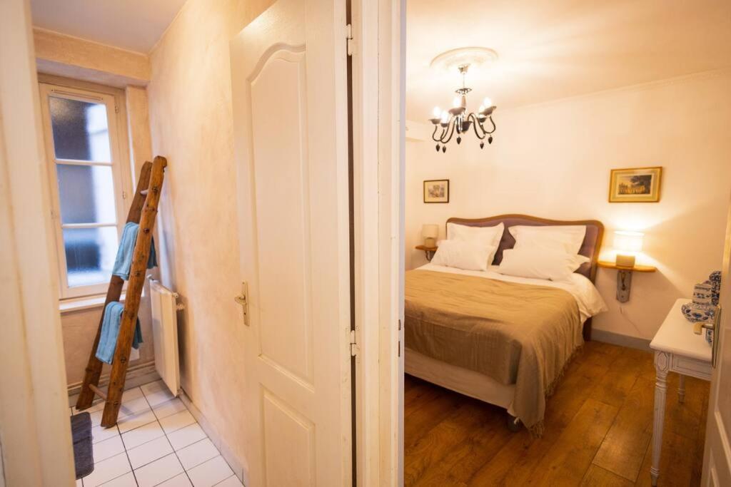 Le "Pied A Terre" - Appartement Plein Centre Avec Parking Prive Bourges Exterior photo