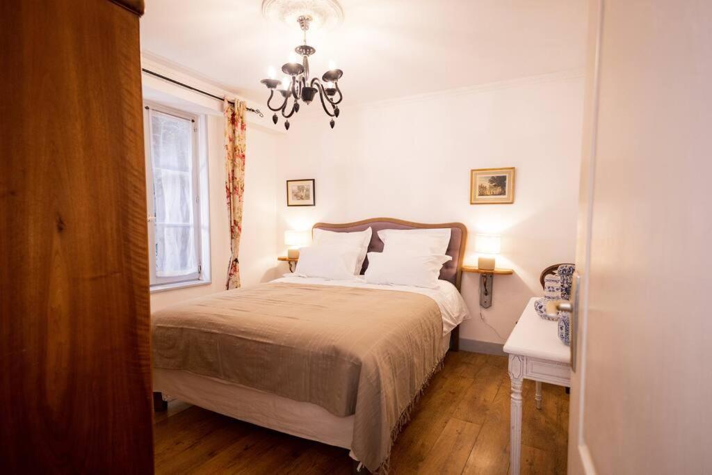 Le "Pied A Terre" - Appartement Plein Centre Avec Parking Prive Bourges Exterior photo