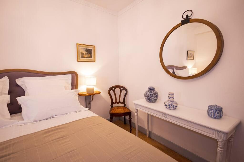 Le "Pied A Terre" - Appartement Plein Centre Avec Parking Prive Bourges Exterior photo