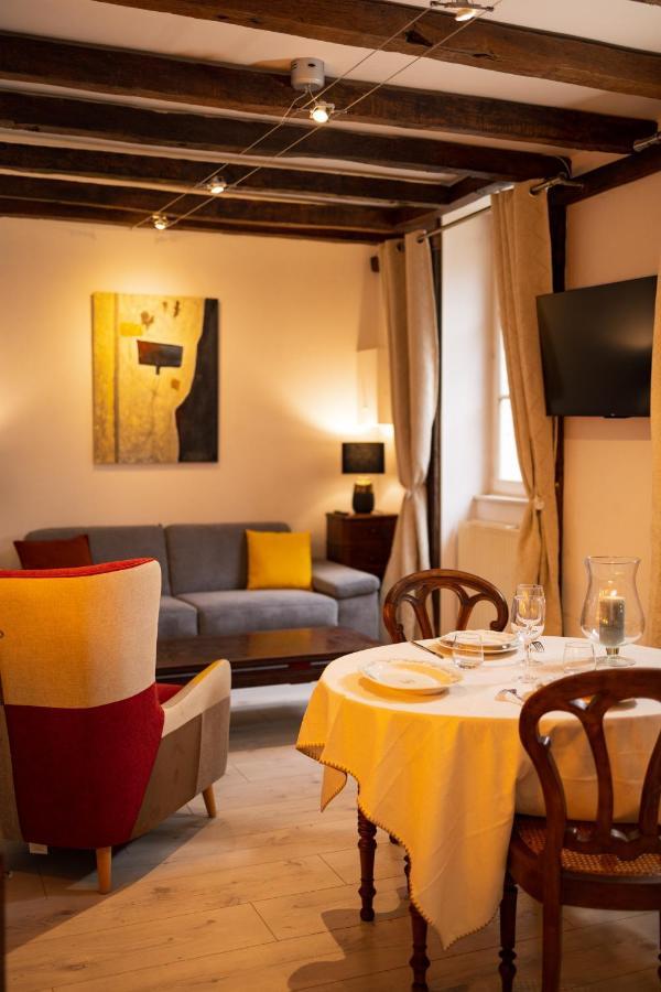 Le "Pied A Terre" - Appartement Plein Centre Avec Parking Prive Bourges Exterior photo